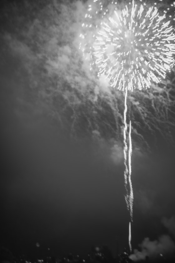 A single beam over a crimson night (Nagaoka, Niigata) with preset 16 Ink Quiet