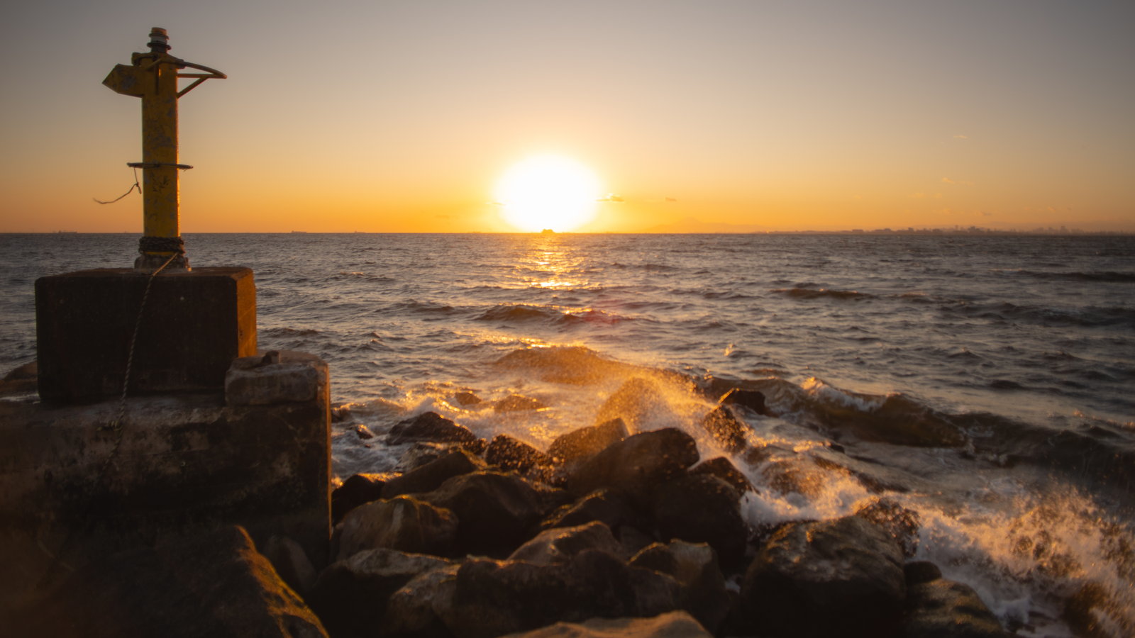 幕張の浜の夕日：01 薄霞
