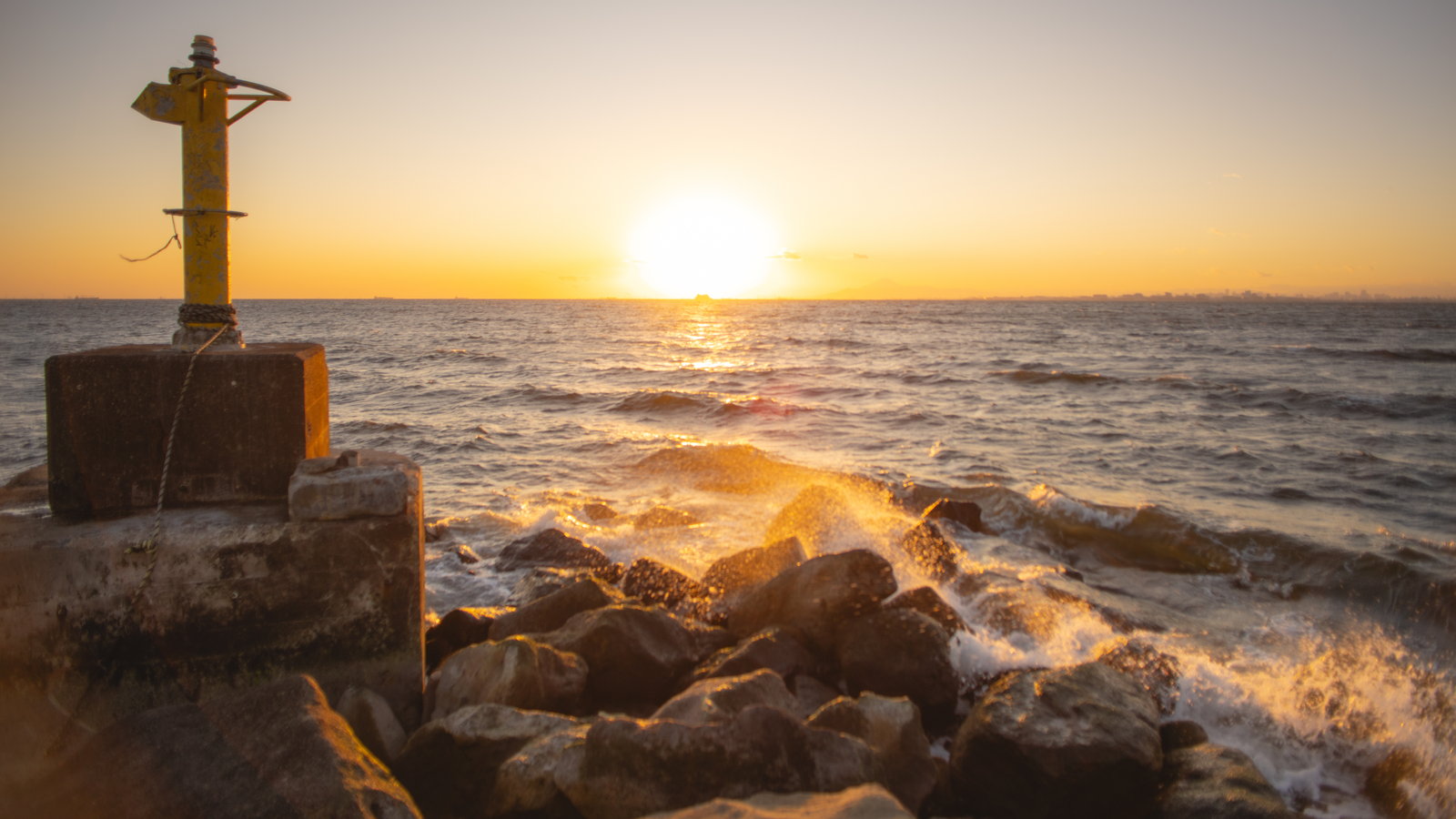 幕張の浜の夕日：07 彩りの目覚め