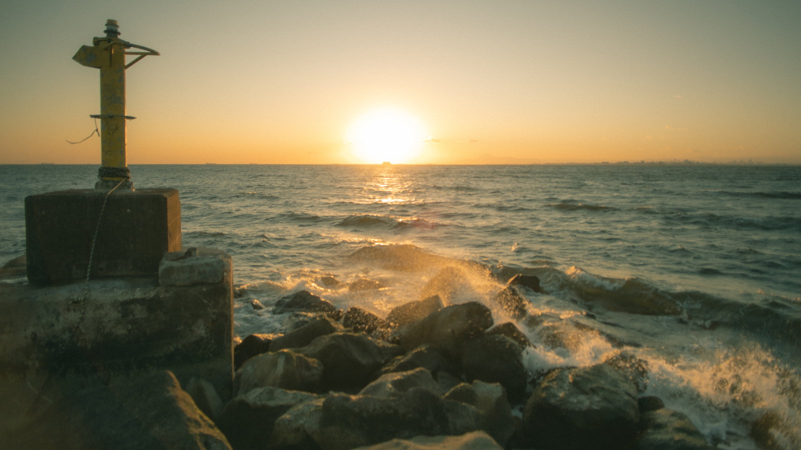 幕張の浜の夕日：25 穏やかなフィルム