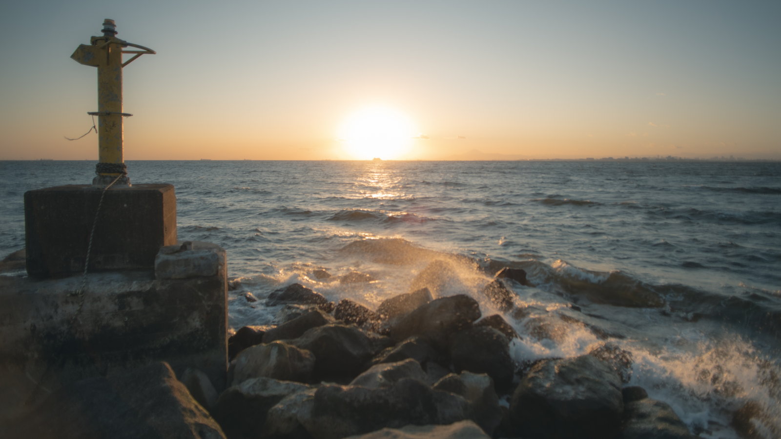 幕張の浜の夕日：27 曇天の静けさ