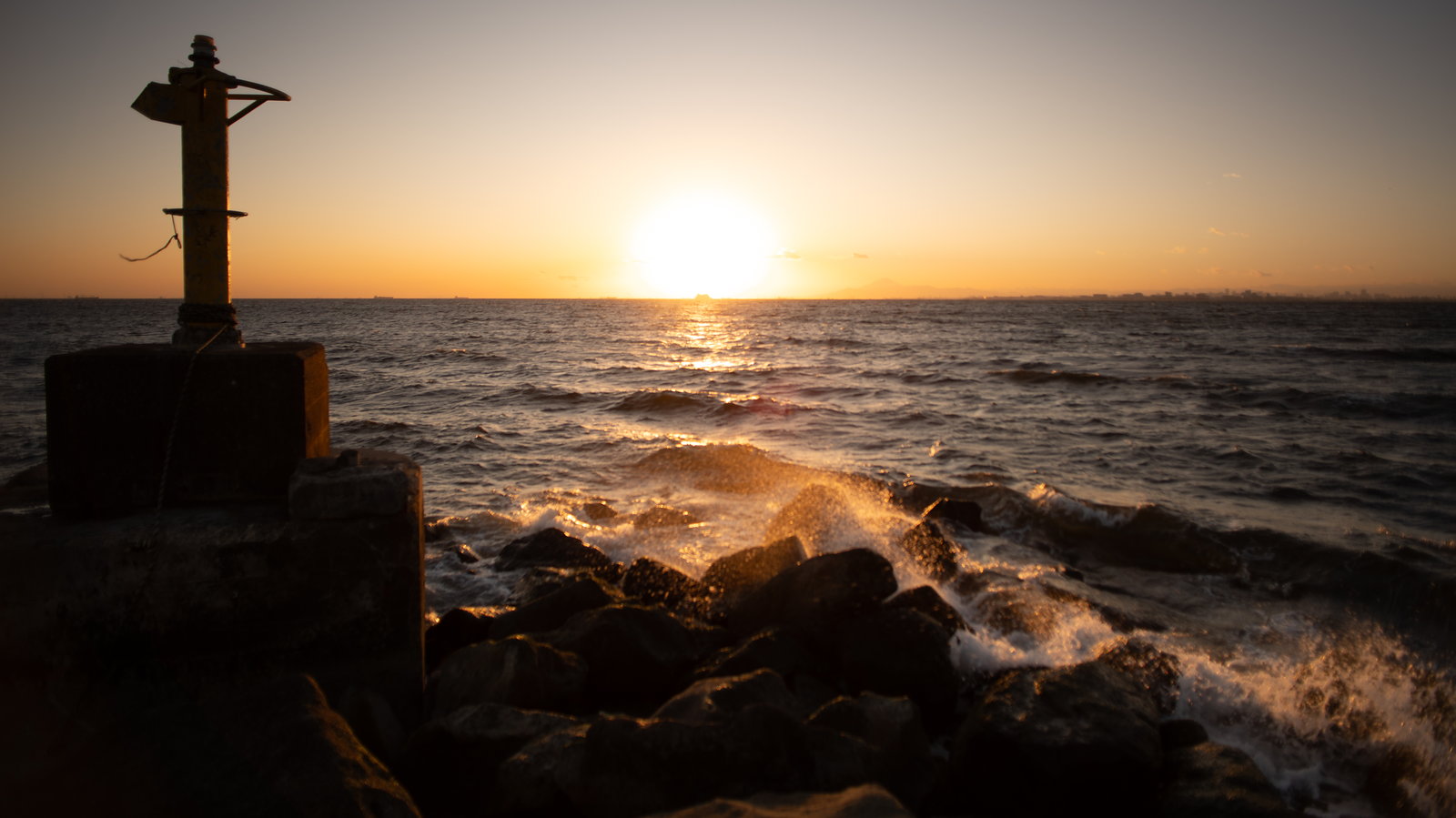 幕張の浜の夕日：RAW（現像リセット）