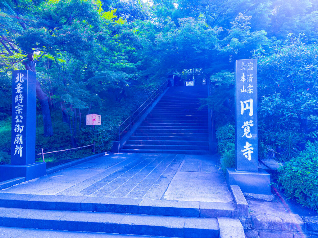 北鎌倉の名刹・円覚寺の石段と山門 / Stone steps and entrance gate of Engakuji Temple in Kita-Kamakura